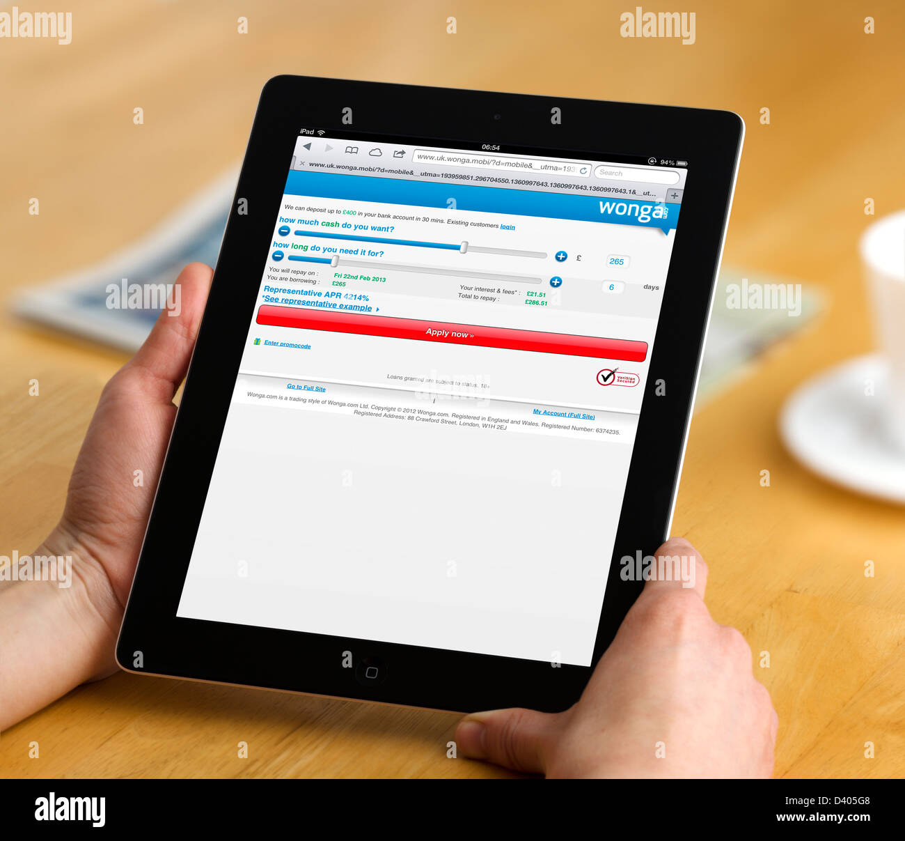 Loan application calculator on the Wonga.com paday loan site viewed on a 4th generation iPad, UK Stock Photo