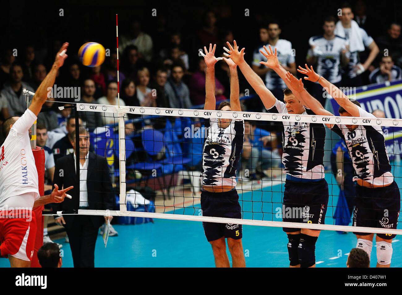 Latina, Italy. 27th February 2013. Latina's wall in action during the CEV Volleyball Cup Final 1st leg between Andreoli Latina and Halkbank Ankara from the Palabianchini Hall in Latina. Credit:  Action Plus Sports Images / Alamy Live News Stock Photo