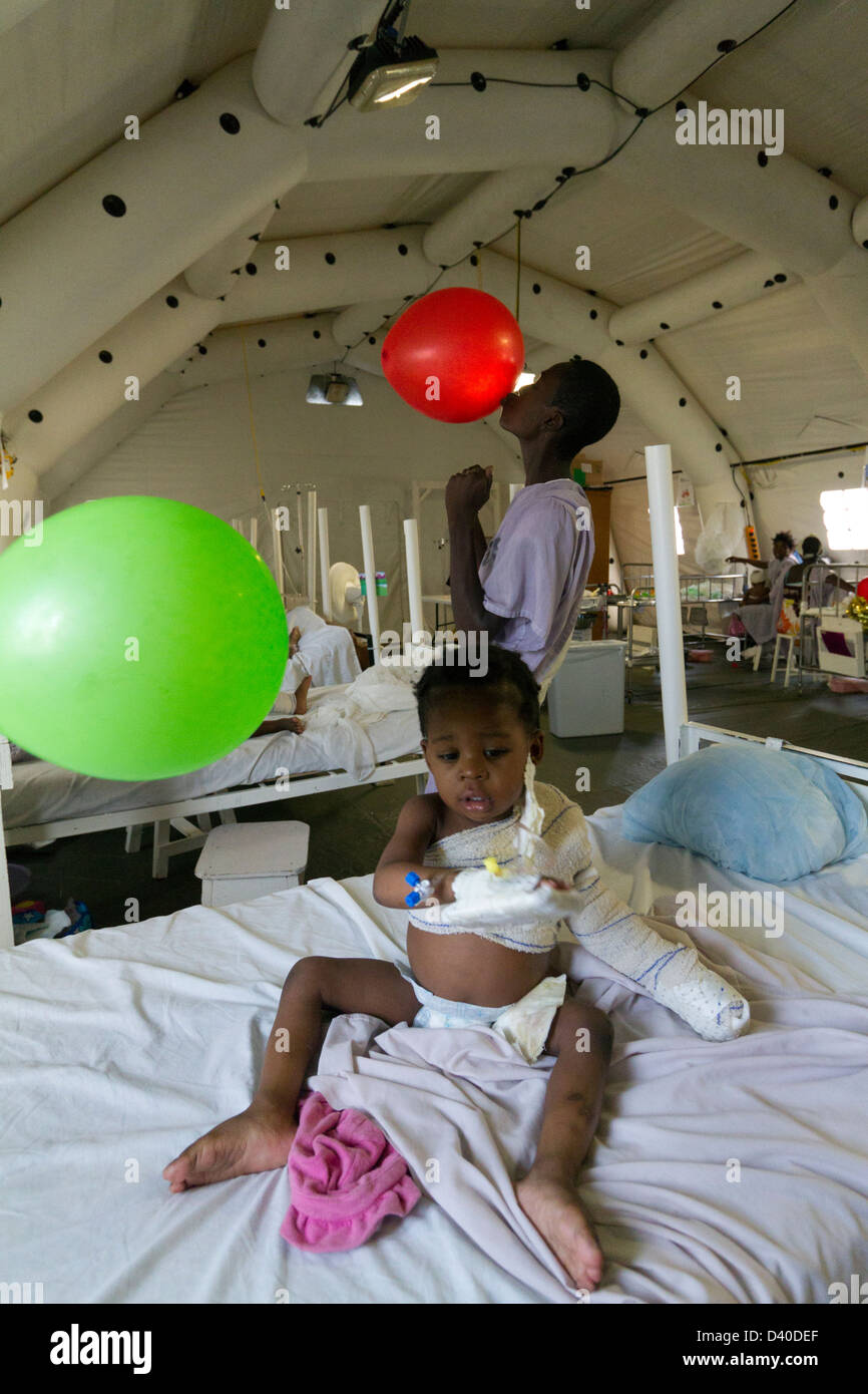 children playing with balloon in the burn unit in Drouillard Hospital