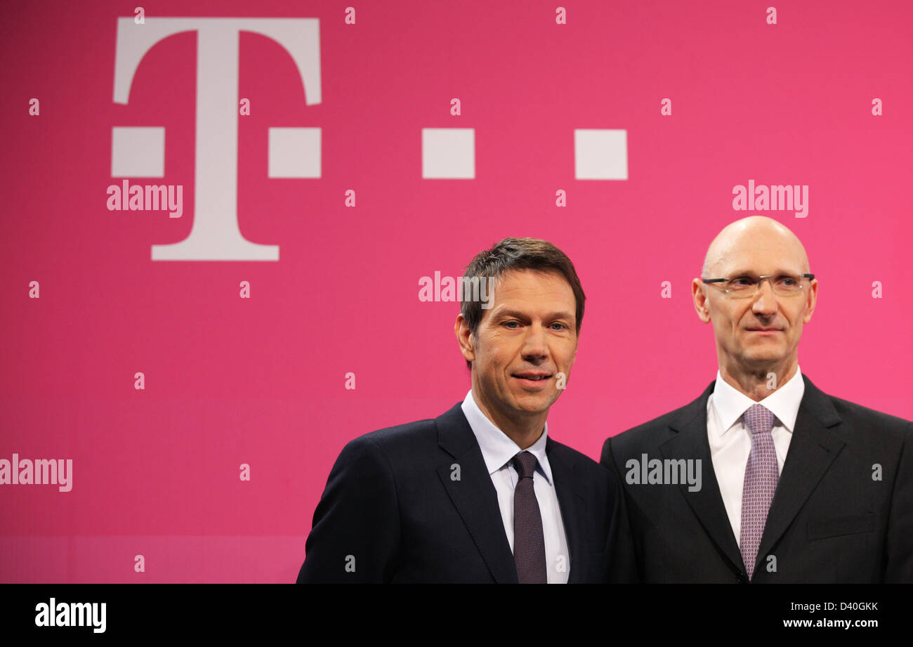 Deutsche Telekom chairman, Rene Obermann (L) and CFO  Timotheus Hoettges pose during the company's balance press conference in Bonn, Germany, 28 February 2013. Photo: ROLF VENNENBERND Stock Photo