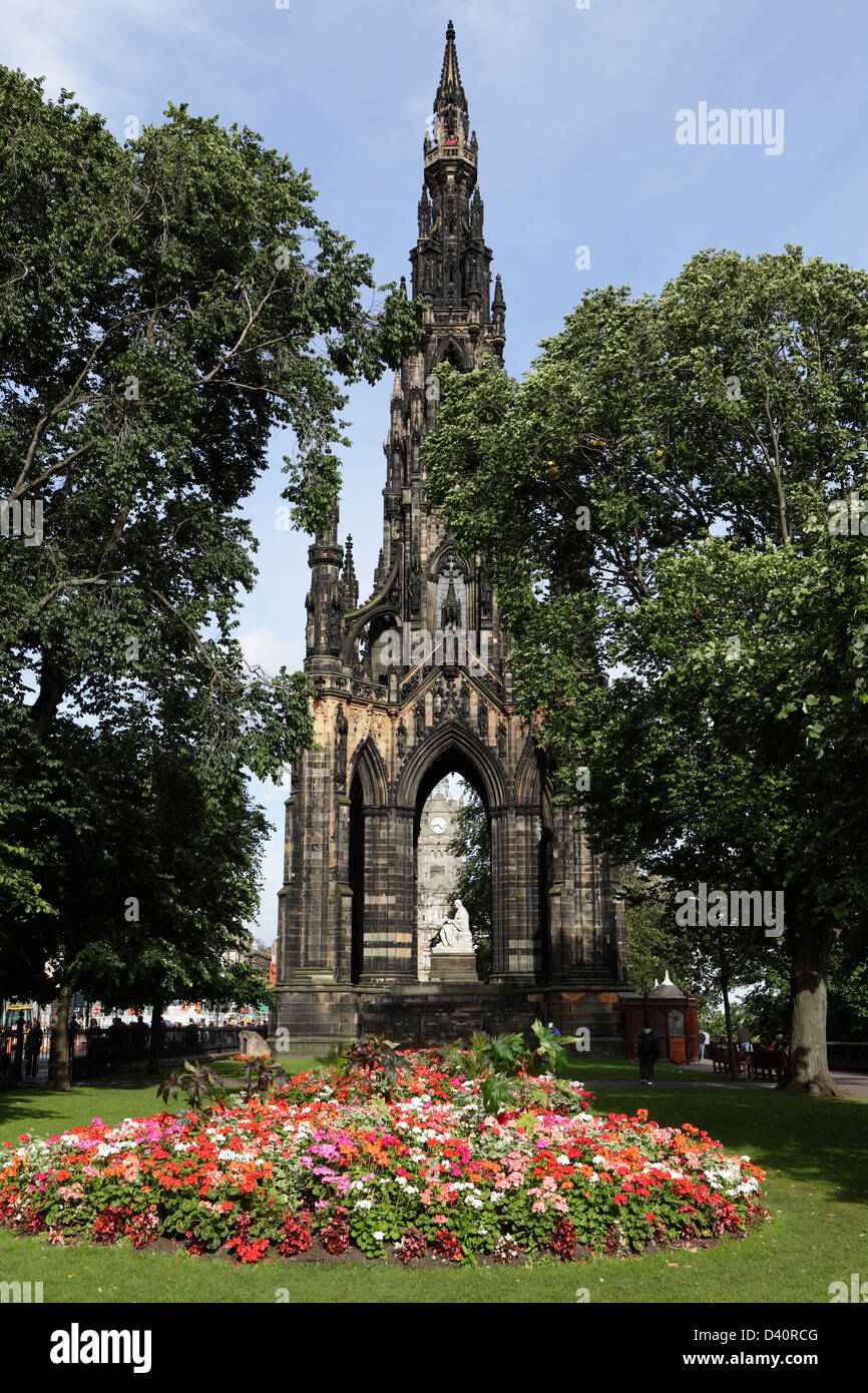 Sir Walter Scott Monument and Statue in East Princes Street Gardens, with the Balmoral Hotel Clock Tower behind, Edinburgh city centre, Scotland, UK Stock Photo