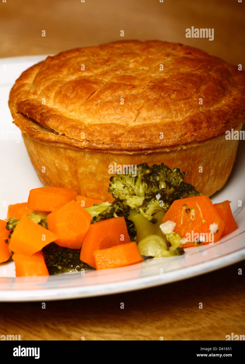Steak pie and seasonal vegetables Stock Photo Alamy