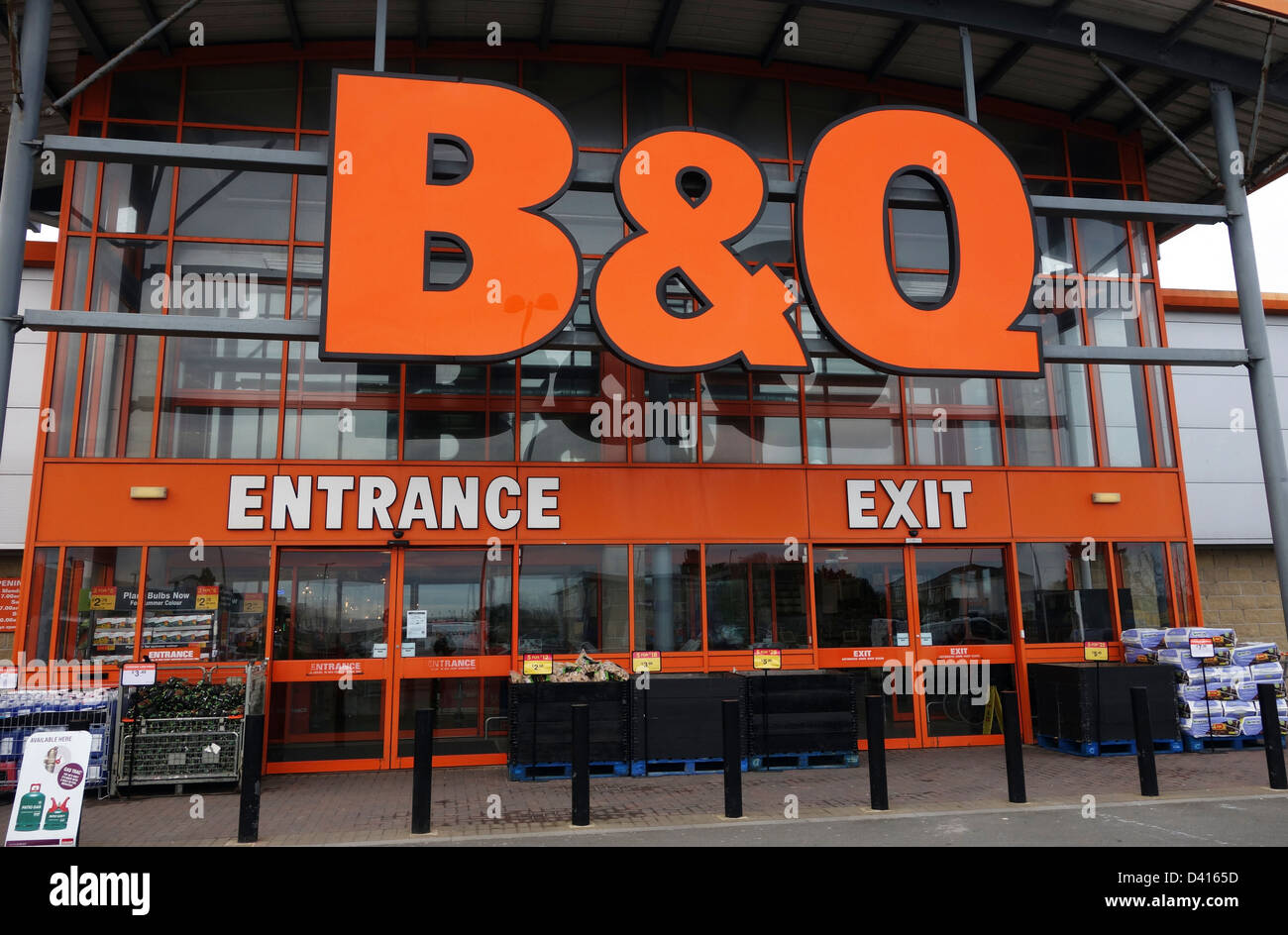 B and q shop hires stock photography and images Alamy