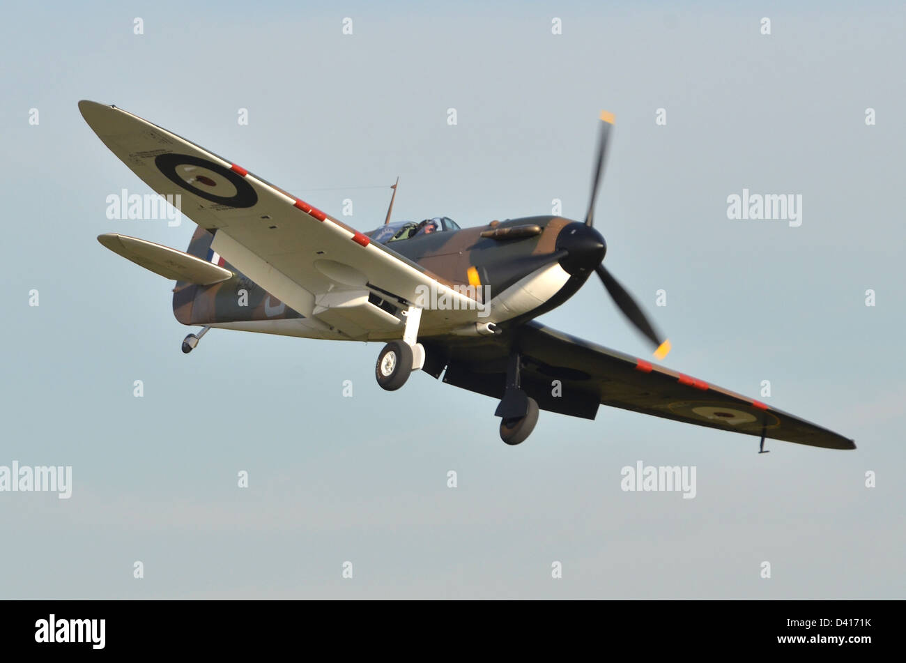 Supermarine Spitfire Mk.1A in RAF Battle of Britain 1940 camouflage on approach for landing at Duxford Airshow 2012 Stock Photo