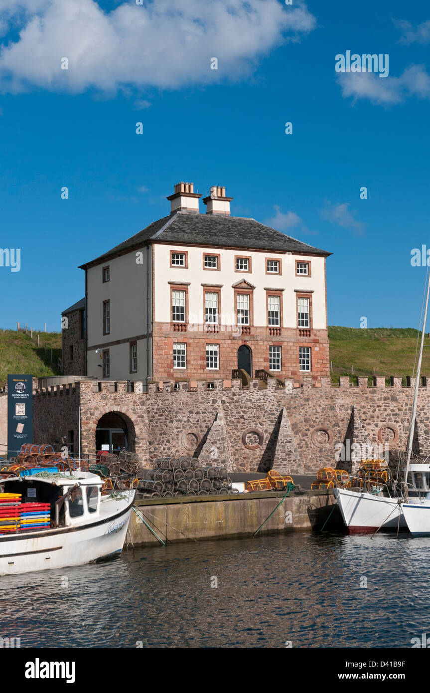 Scotland, Scottish Borders, Eyemouth, harbour, Gunsgreen House built 1750's Stock Photo Alamy