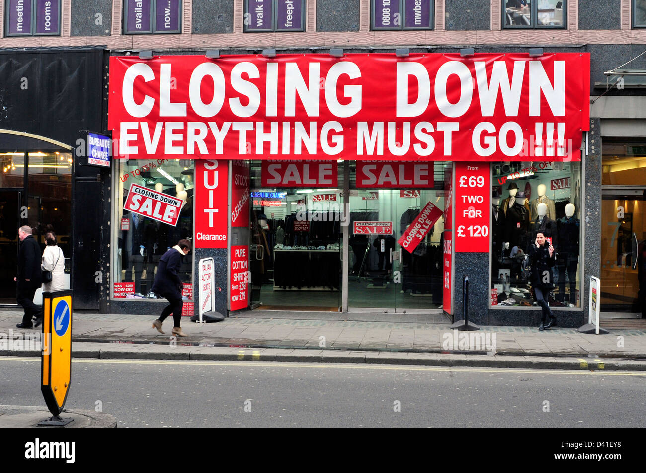 Shop closing high street High Resolution Stock Photography and Images