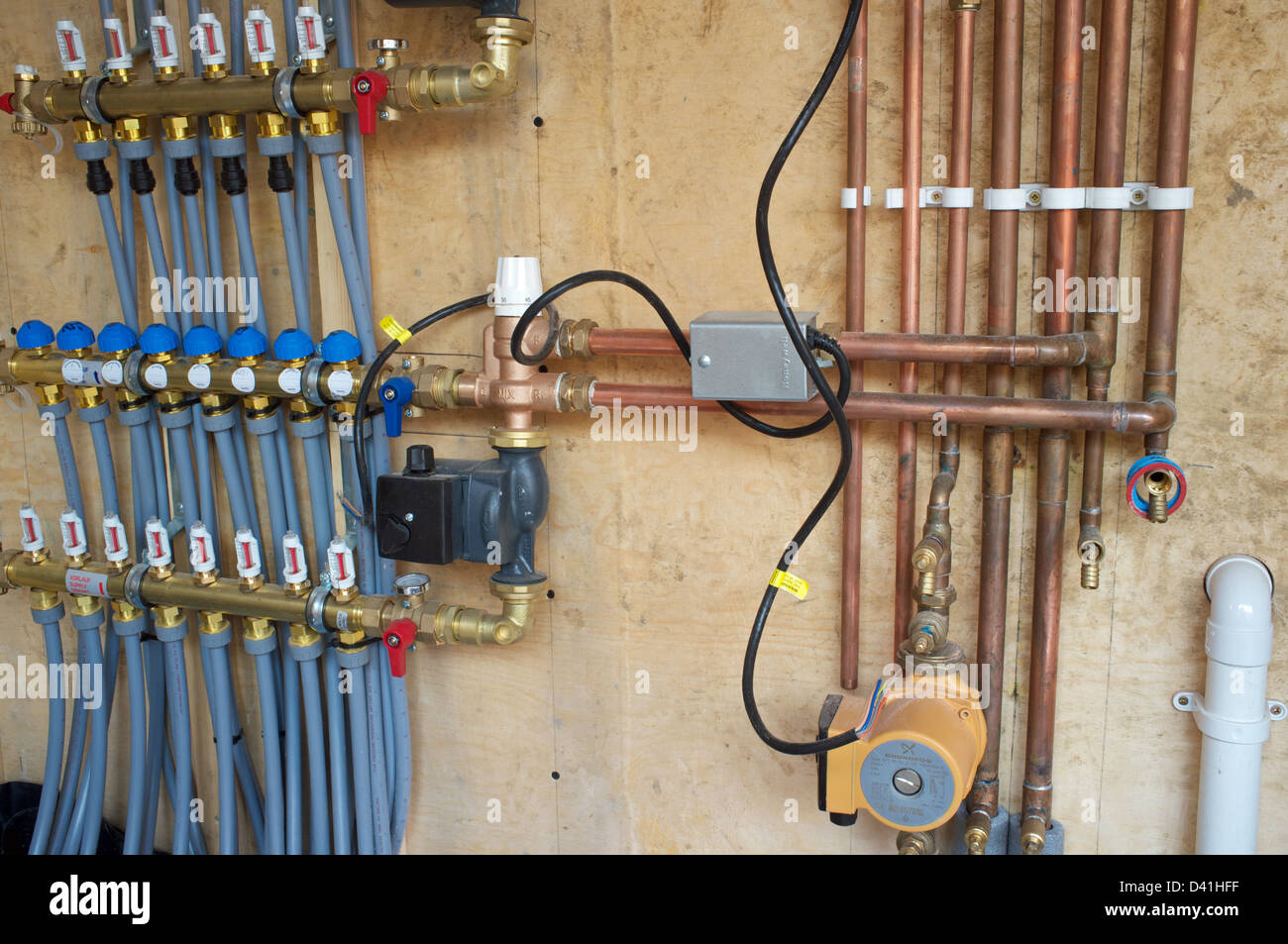 Underfloor heating pipes Stock Photo - Alamy