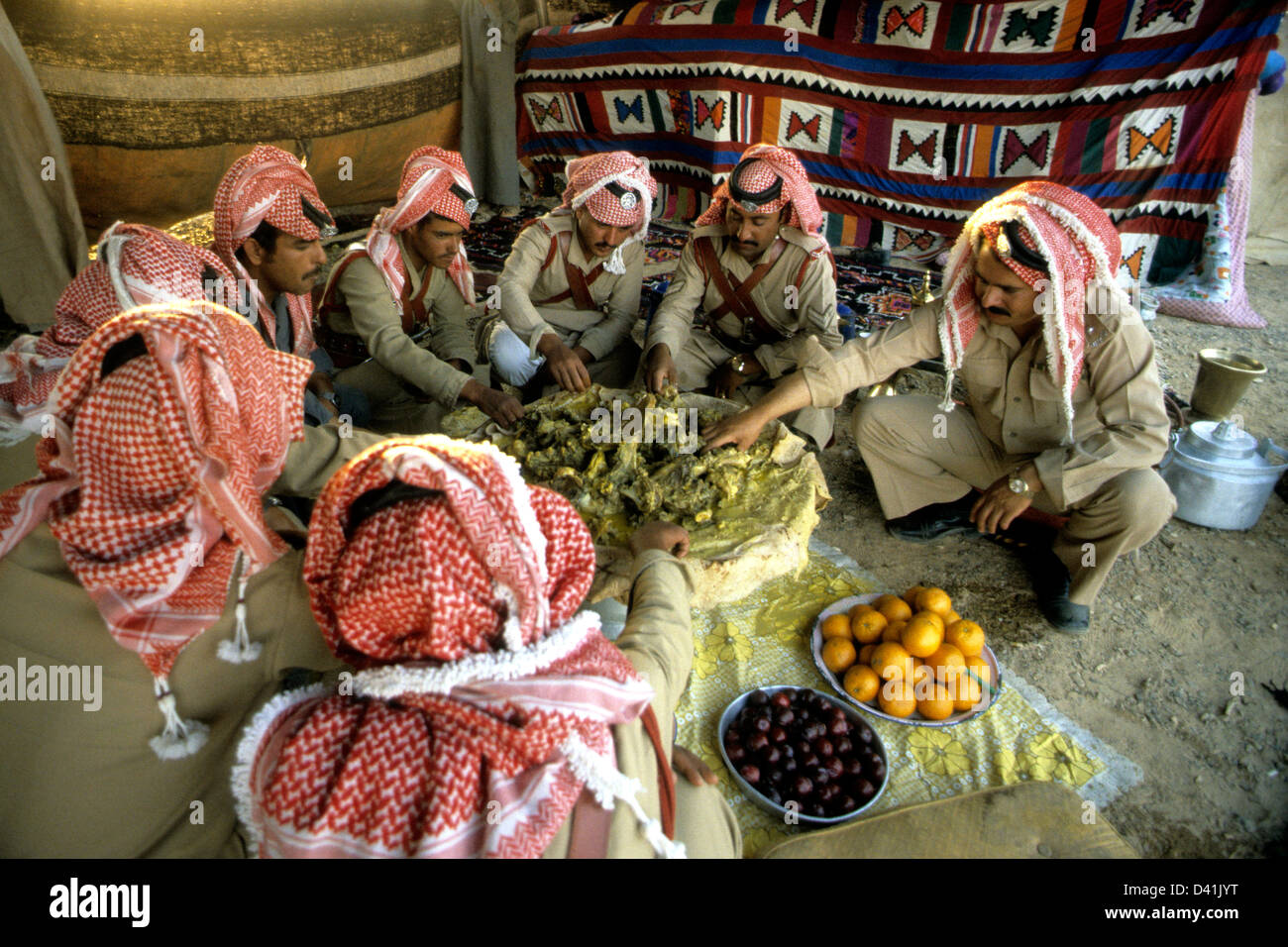 Group men eating bedouin feast hi-res stock photography and images - Alamy