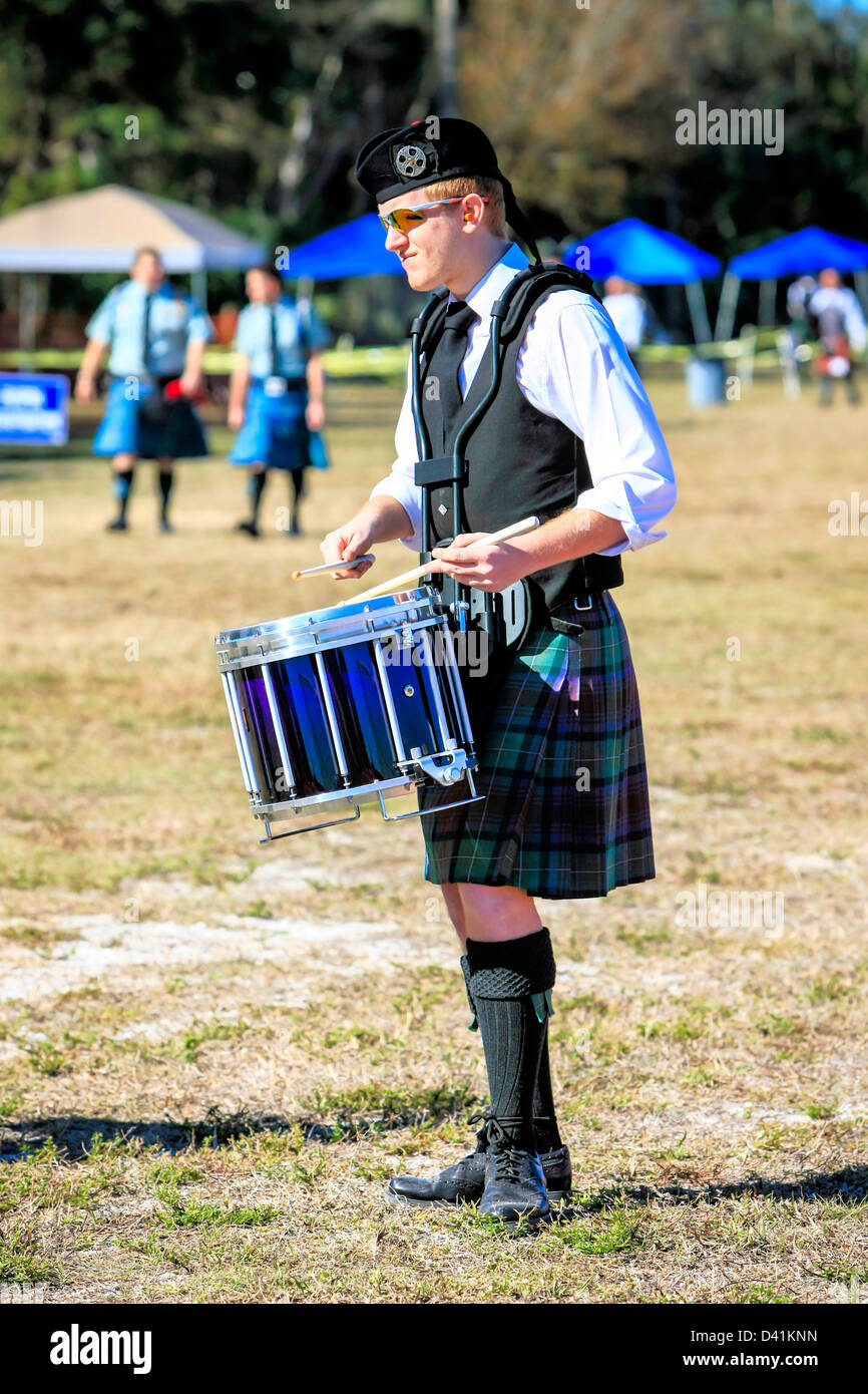 man-in-his-kilt-playing-the-drums-at-the-sarasota-highland-games-in-florida-stock-photo-alamy