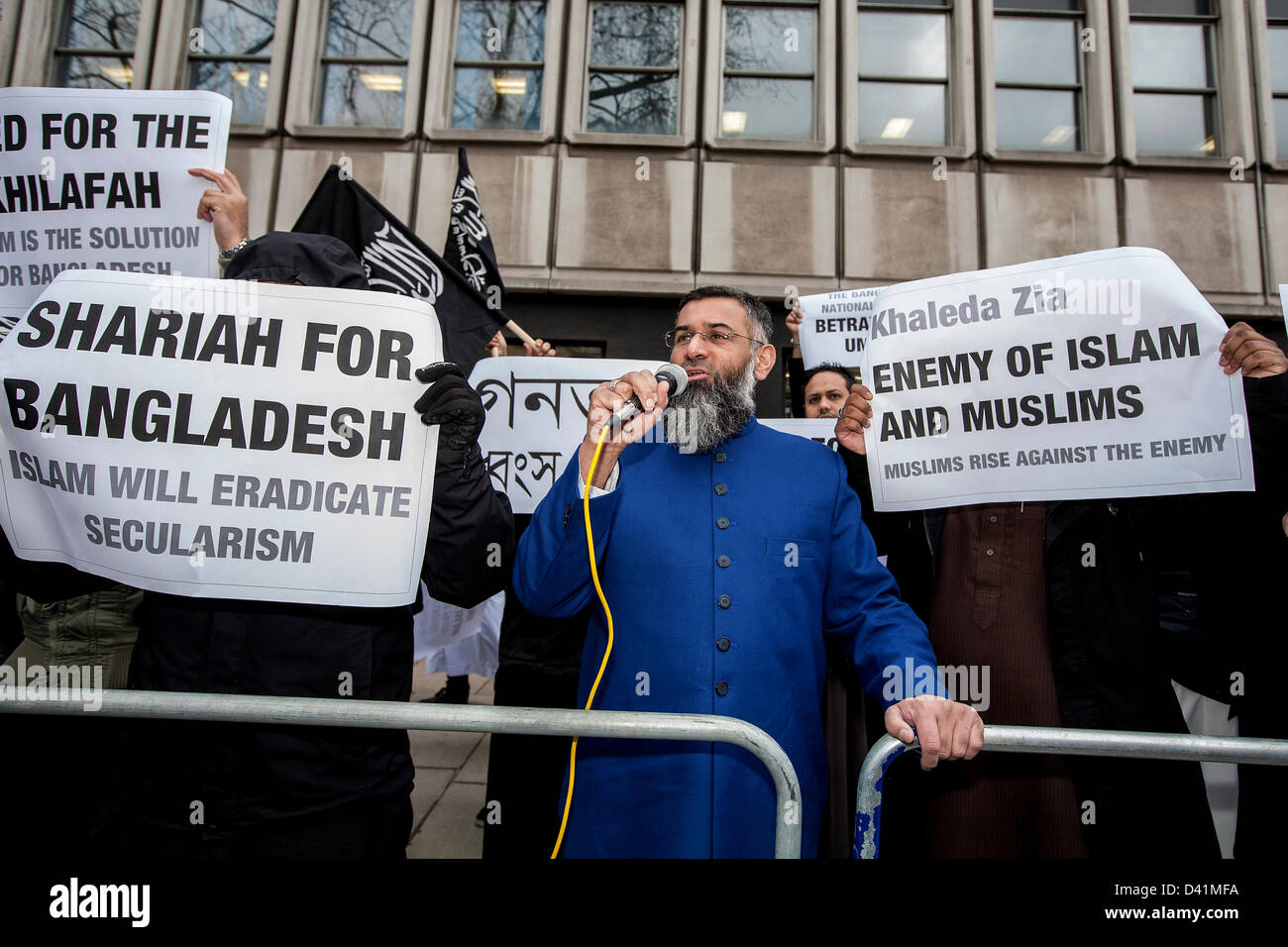 London, UK. 1st March 2013. Extremist Islamic protest group led by cleric Anjem Choudry demonstrate against Bangladesh outside the Bangladeshi embassy. They are angry at the call for arrests of muslim leaders who have sided with Pakistan, and the oppression of muslims by the government. 01/03/2013 , London, United Kingdom  Credit:  Mario Mitsis / Alamy Live News Stock Photo