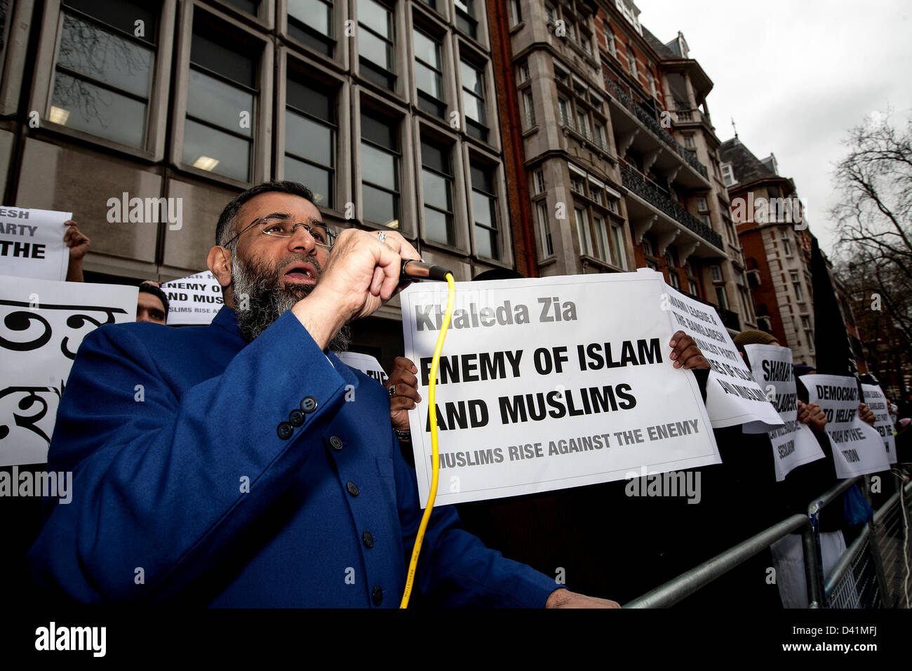 London, UK. 1st March 2013. Extremist Islamic protest group led by cleric Anjem Choudry demonstrate against Bangladesh outside the Bangladeshi embassy. They are angry at the call for arrests of muslim leaders who have sided with Pakistan, and the oppression of muslims by the government. 01/03/2013 , London, United Kingdom  Credit:  Mario Mitsis / Alamy Live News Stock Photo