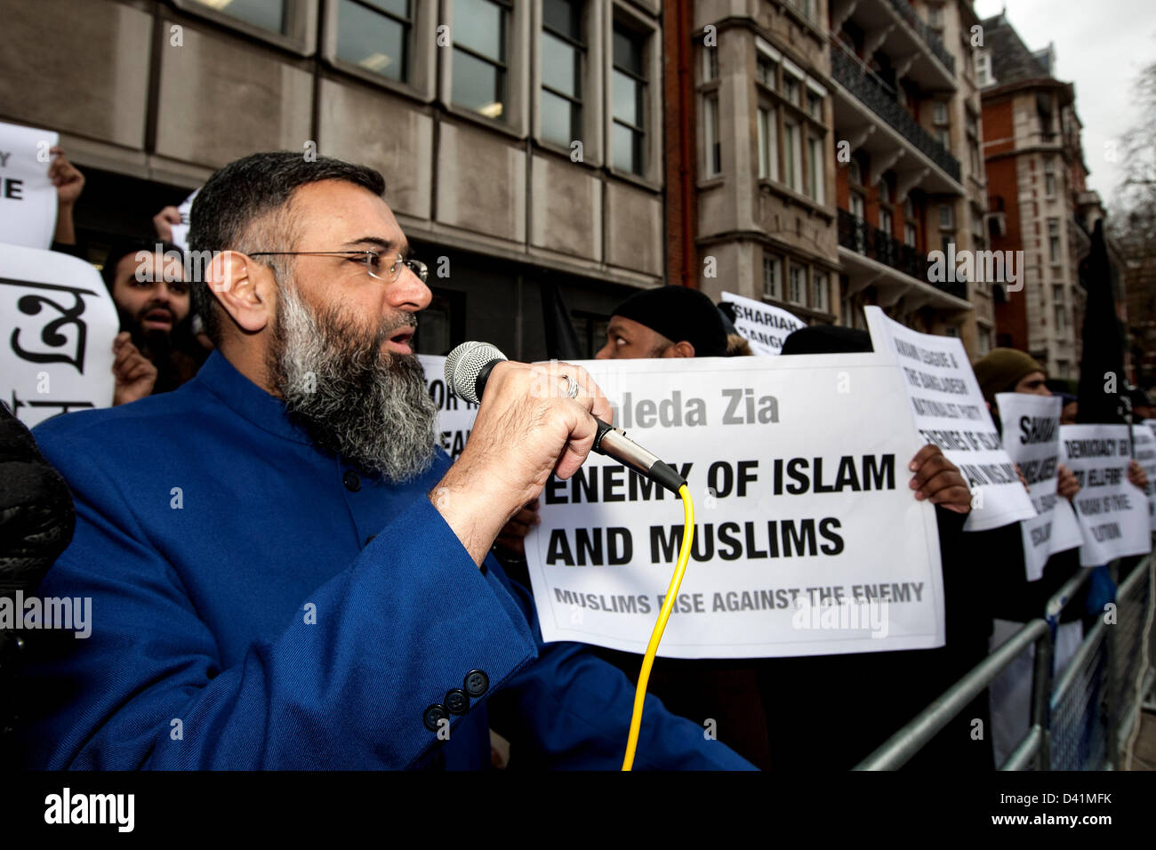 London, UK. 1st March 2013. Extremist Islamic protest group led by cleric Anjem Choudry demonstrate against Bangladesh outside the Bangladeshi embassy. They are angry at the call for arrests of muslim leaders who have sided with Pakistan, and the oppression of muslims by the government. 01/03/2013 , London, United Kingdom  Credit:  Mario Mitsis / Alamy Live News Stock Photo