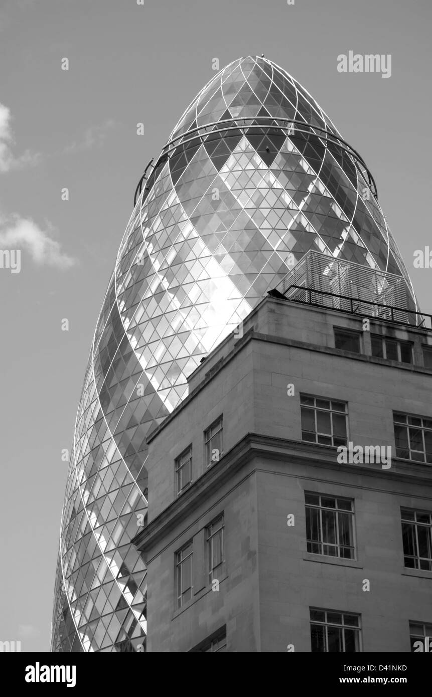 The Gherkin skyscraper in the City of London, England Stock Photo Alamy
