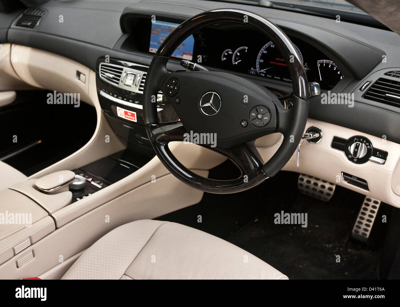 Mercedes CL 500 steering wheel and dashboard, Winchester, UK, 15 11 2010 Stock Photo