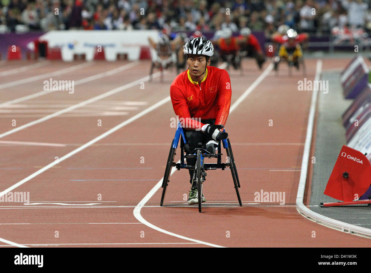Lixin Zhang of China before the start of the mens 1500m - T54 in the ...