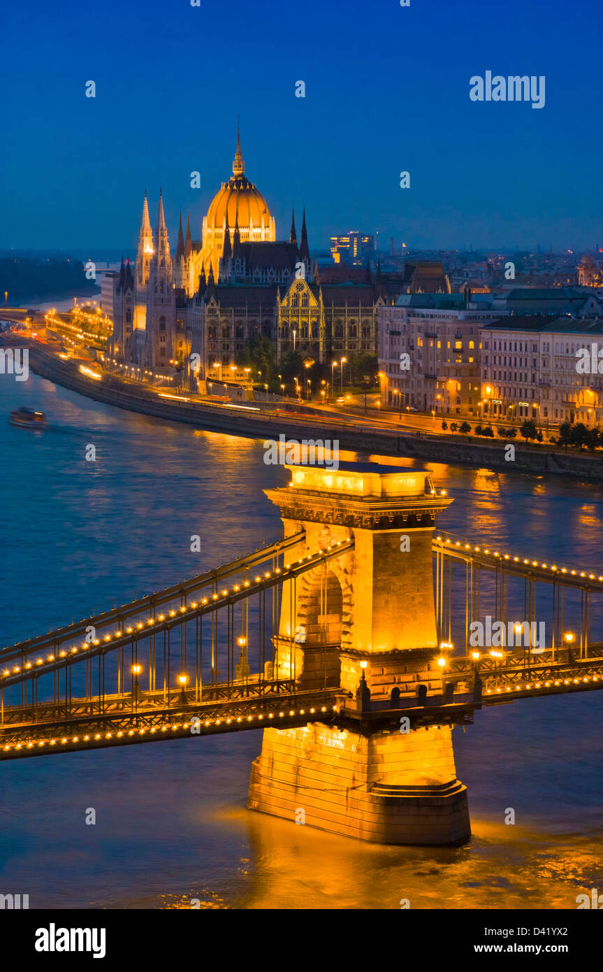 The Chain Bridge, Szechenyi Lanchid, over the river Danube at night  Budapest, Hungary, EU,Europe Stock Photo