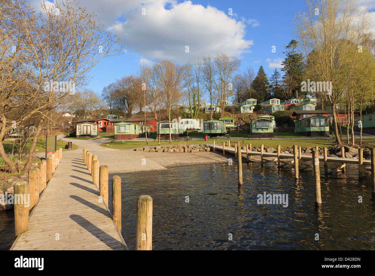 Wooden jetty and static caravans in lakeside Fallbarrow holiday park on Windermere in Lake District Bowness Cumbria England UK Stock Photo