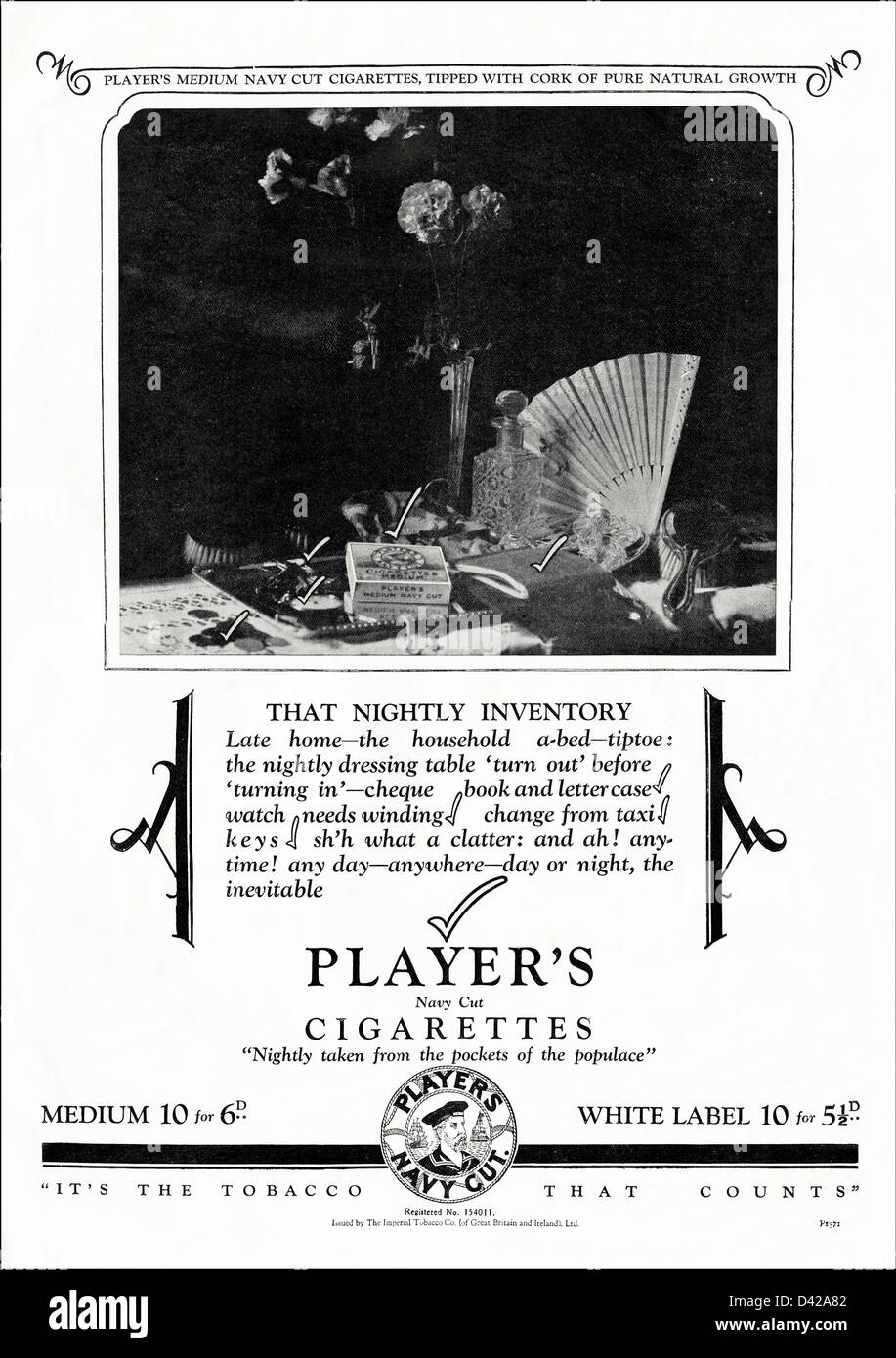 Original 1920s vintage print advertisement from English country gentleman's newspaper advertising PLAYER'S NAVY CUT cigarettes Stock Photo