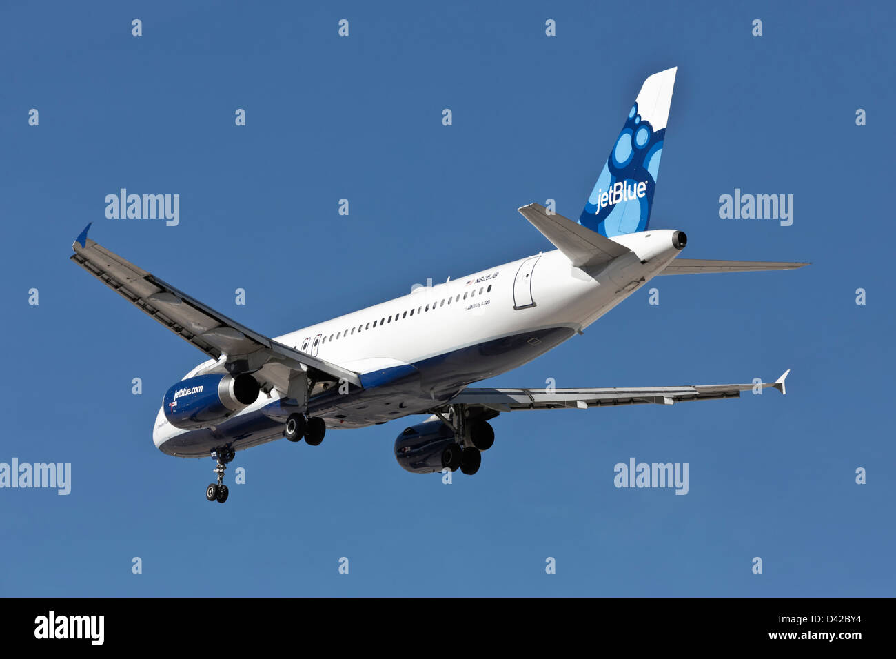 Airbus A320 of JetBlue on final approach Stock Photo