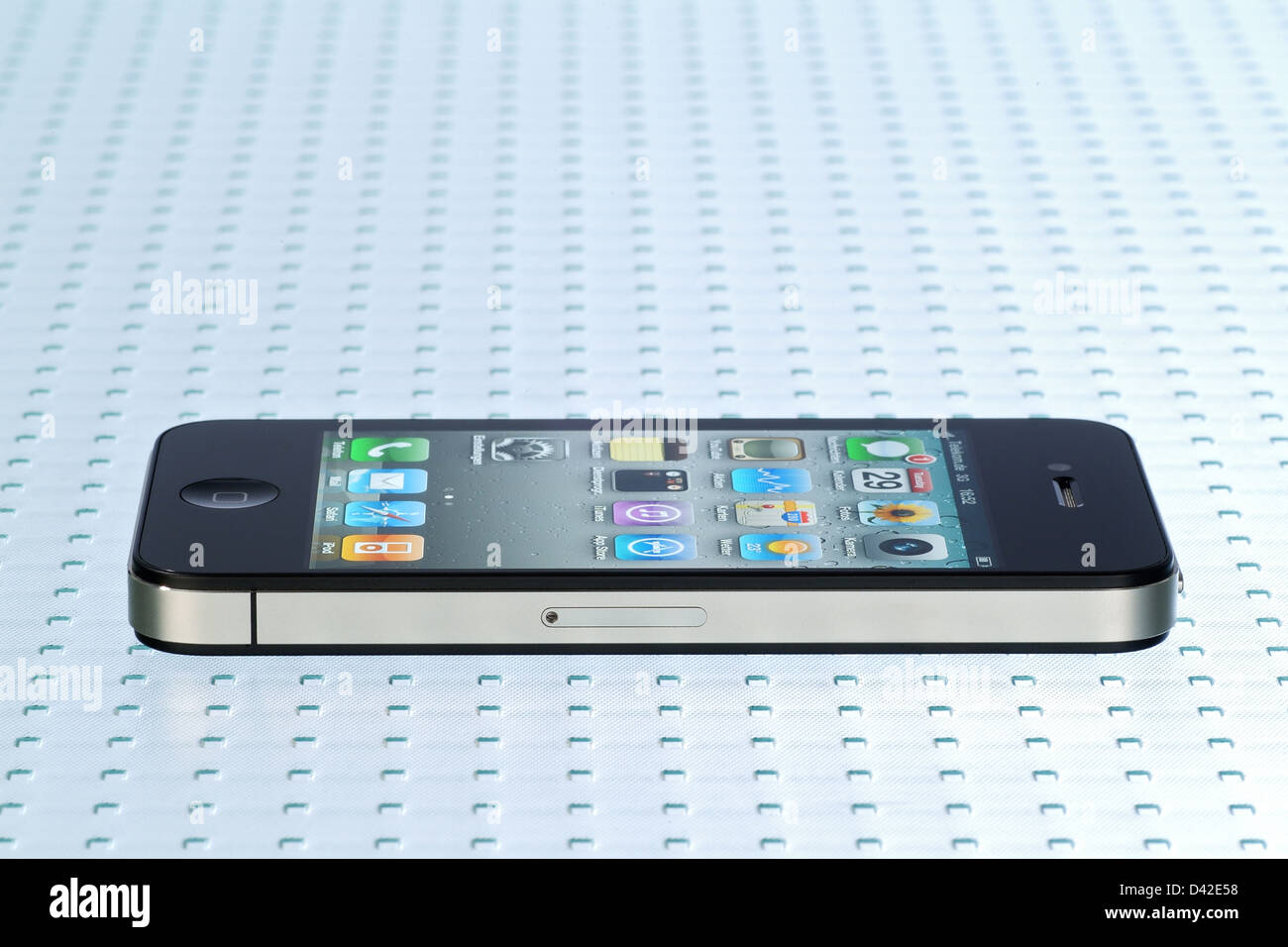 Side By Side Photos of iPhone 4S and iPhone 4 - MacRumors