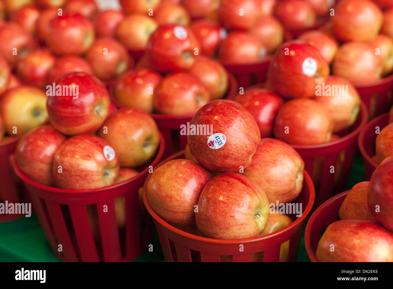 apples on display at a farmers market Stock Photo