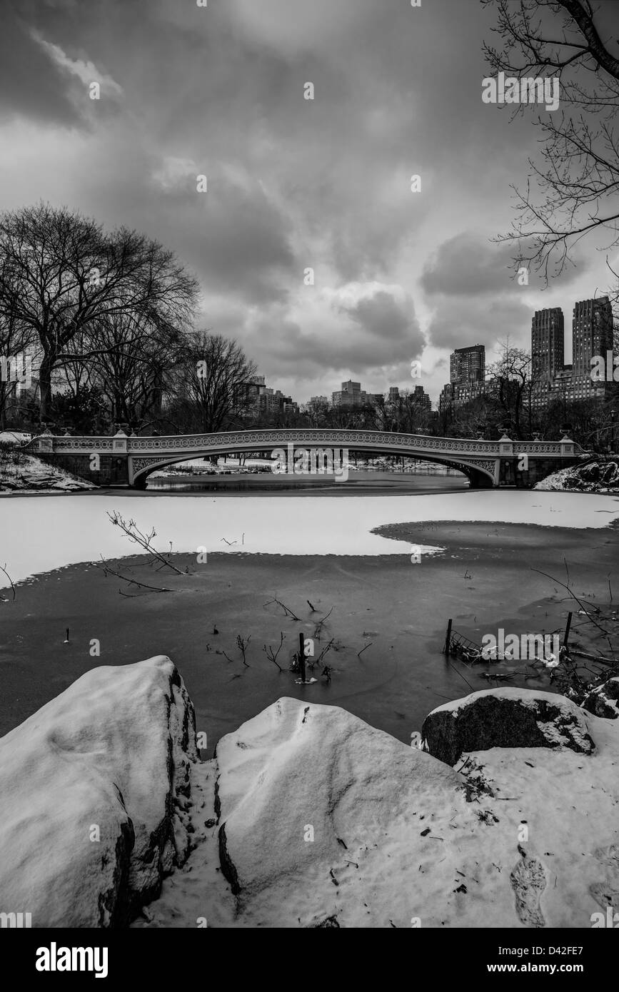 Central Park, New York City bow bridge Stock Photo Alamy