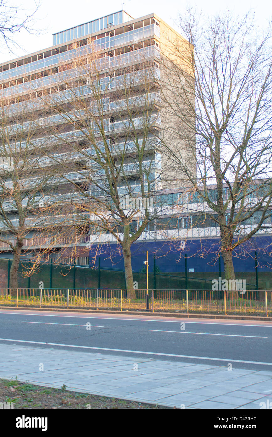One of the condemned buildings of the Heygate Estate Stock Photo