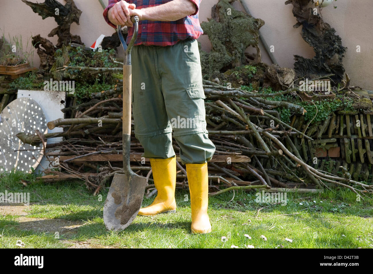 Gardener spade in garden hi-res stock photography and images - Alamy