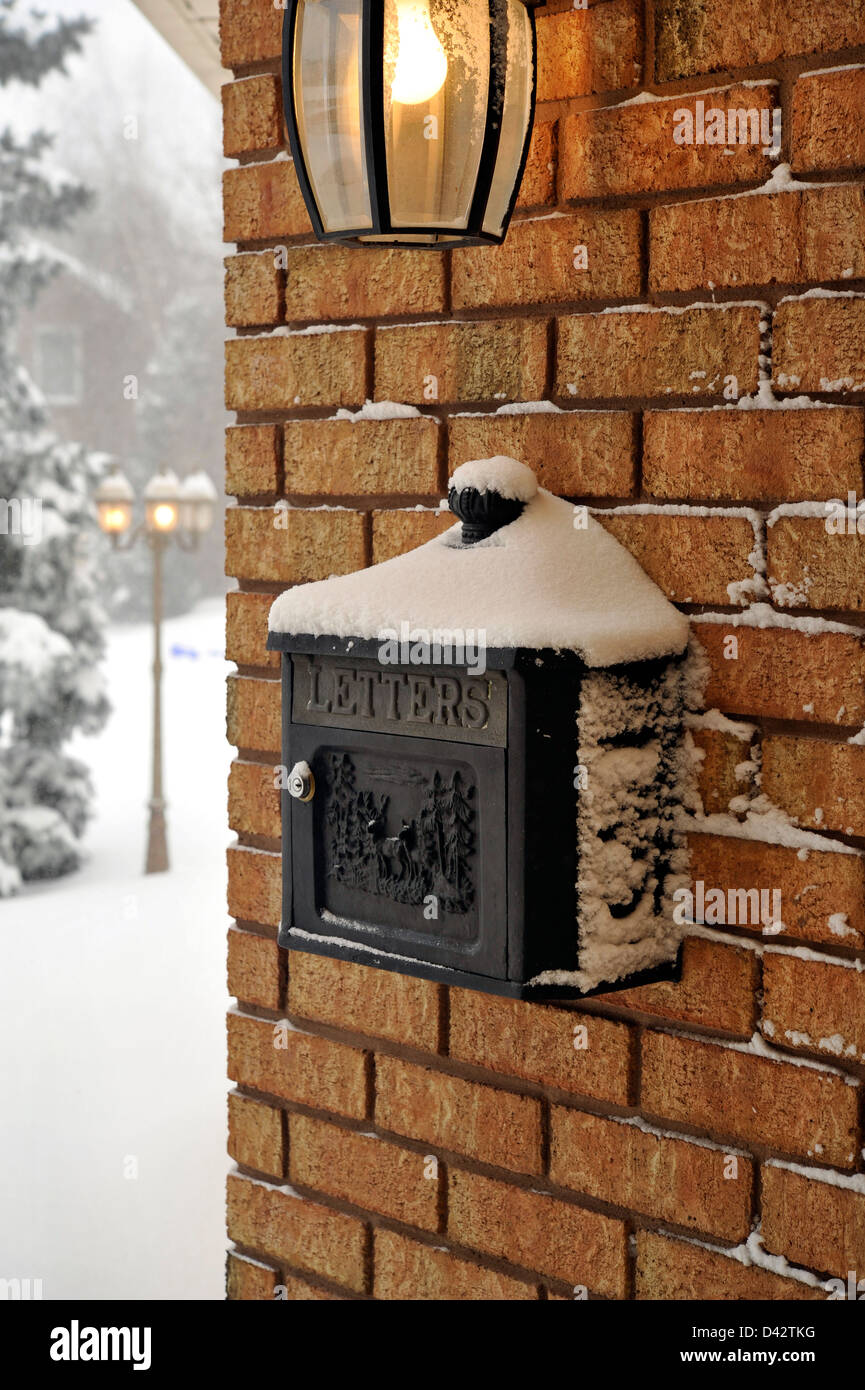 Canada post mailbox hires stock photography and images Alamy