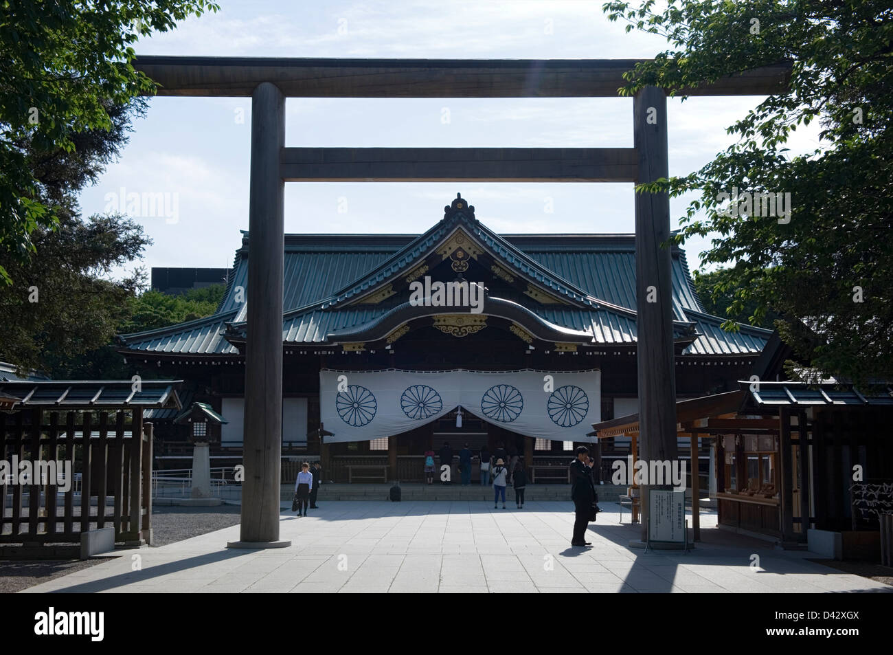 Main hall at Yasukuni Jinja shrine in Tokyo, a shrine dedicated to those who sacrificed their life for Japan in battles and wars Stock Photo