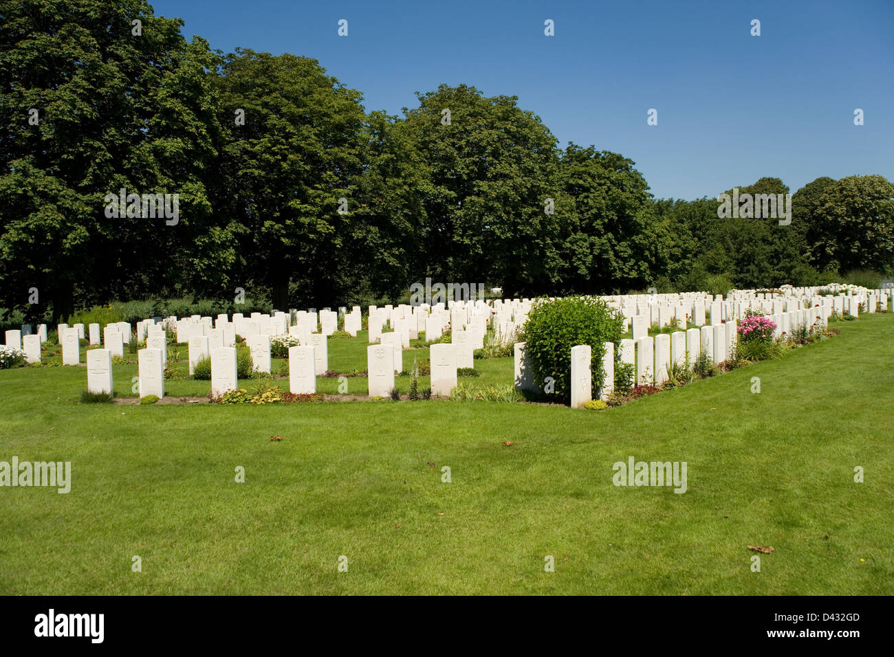 Bedford House Cemetery World War Hi res Stock Photography And Images bedford-house-cemetery-world-war-hi-res-stock-photography-and-images
