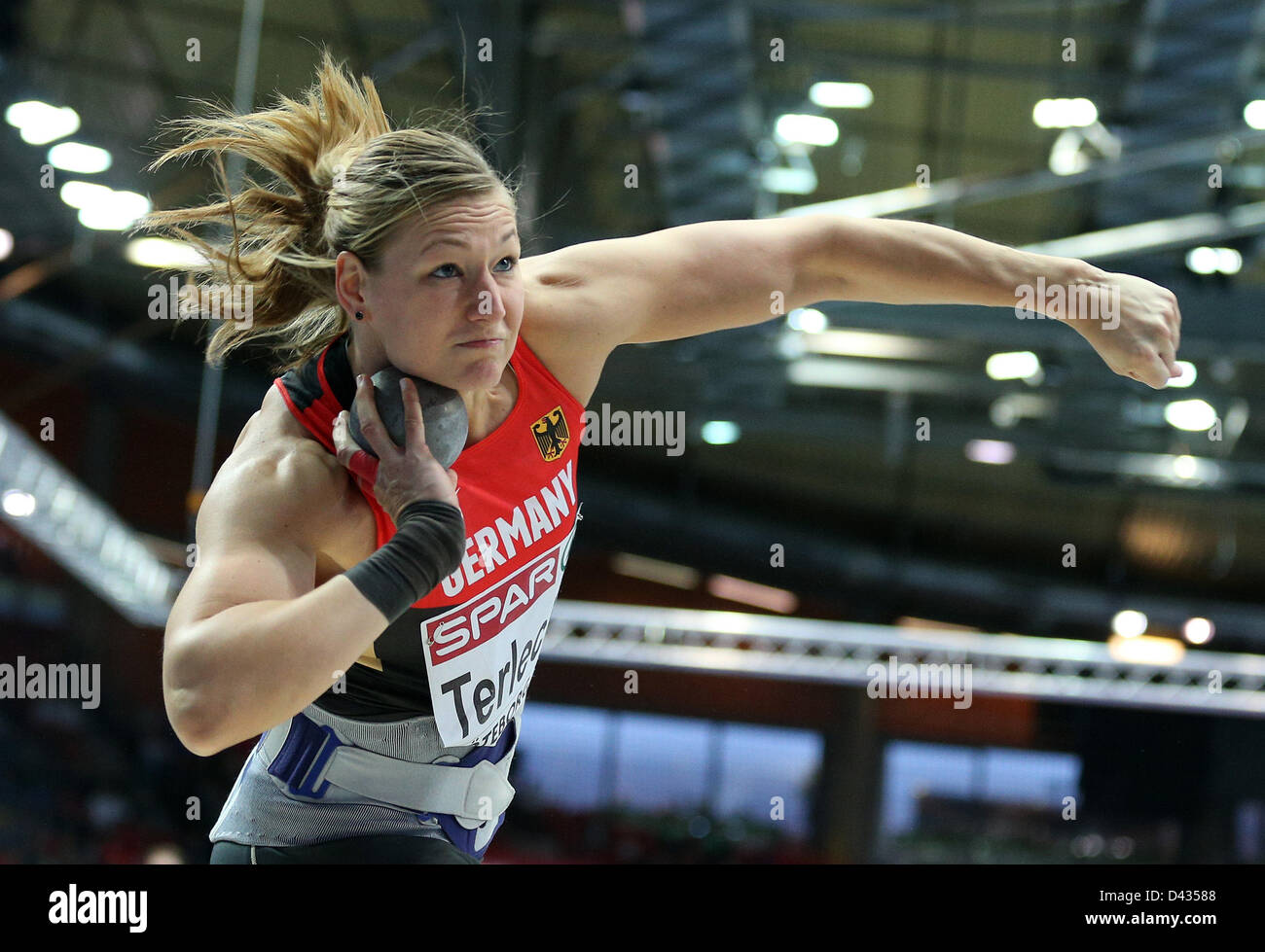 Germany's Josephine Terlecki competes in the women's shot put final during the IAAF European Athletics Indoor Championships 2013 in the Scandinavium Arena in Gothenburg, Sweden, March 3, 2013. Foto: Christian Charisius/dpa +++(c) dpa - Bildfunk+++ Stock Photo