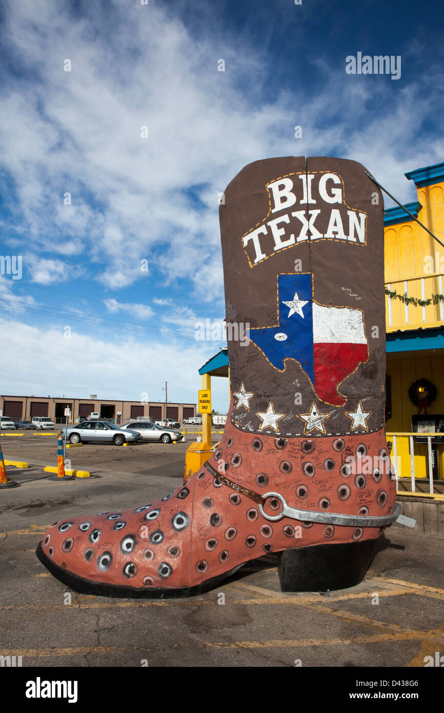 Giant cowboy boots texas hires stock photography and images Alamy