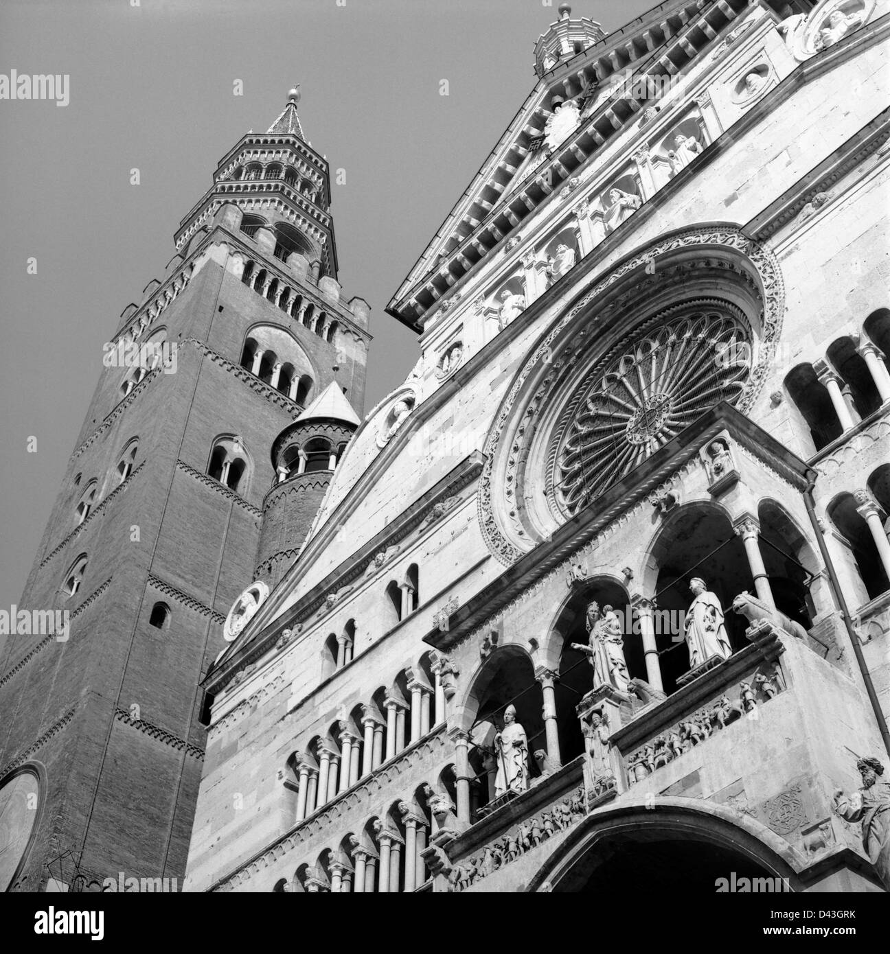 The façade of the Cremona Cathedral (Duomo Stock Photo Alamy