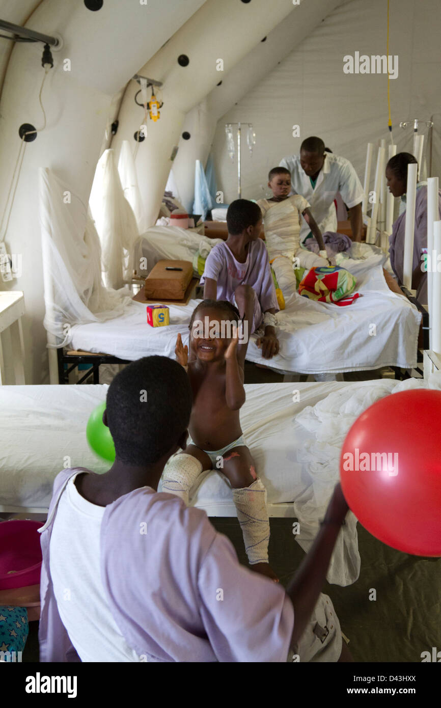 children playing with balloon in the burn unit in Drouillard Hospital