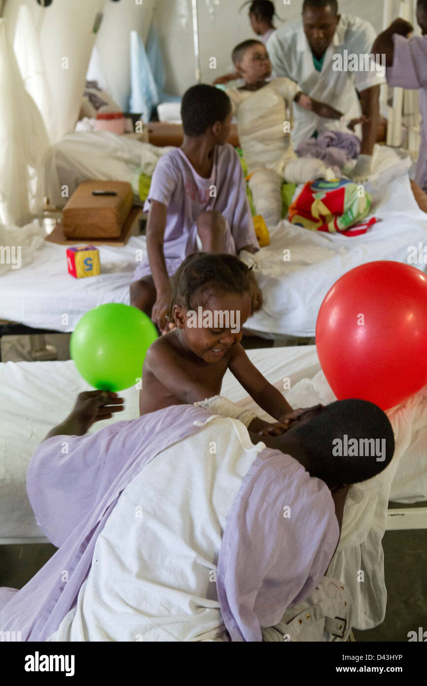 children playing with balloon in the burn unit in Drouillard Hospital