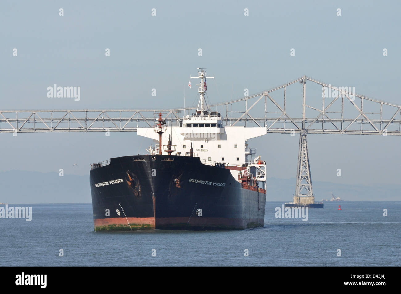 Tug boat V.B. Adriatico assisting oil tanker Brasil Knutsen in Las