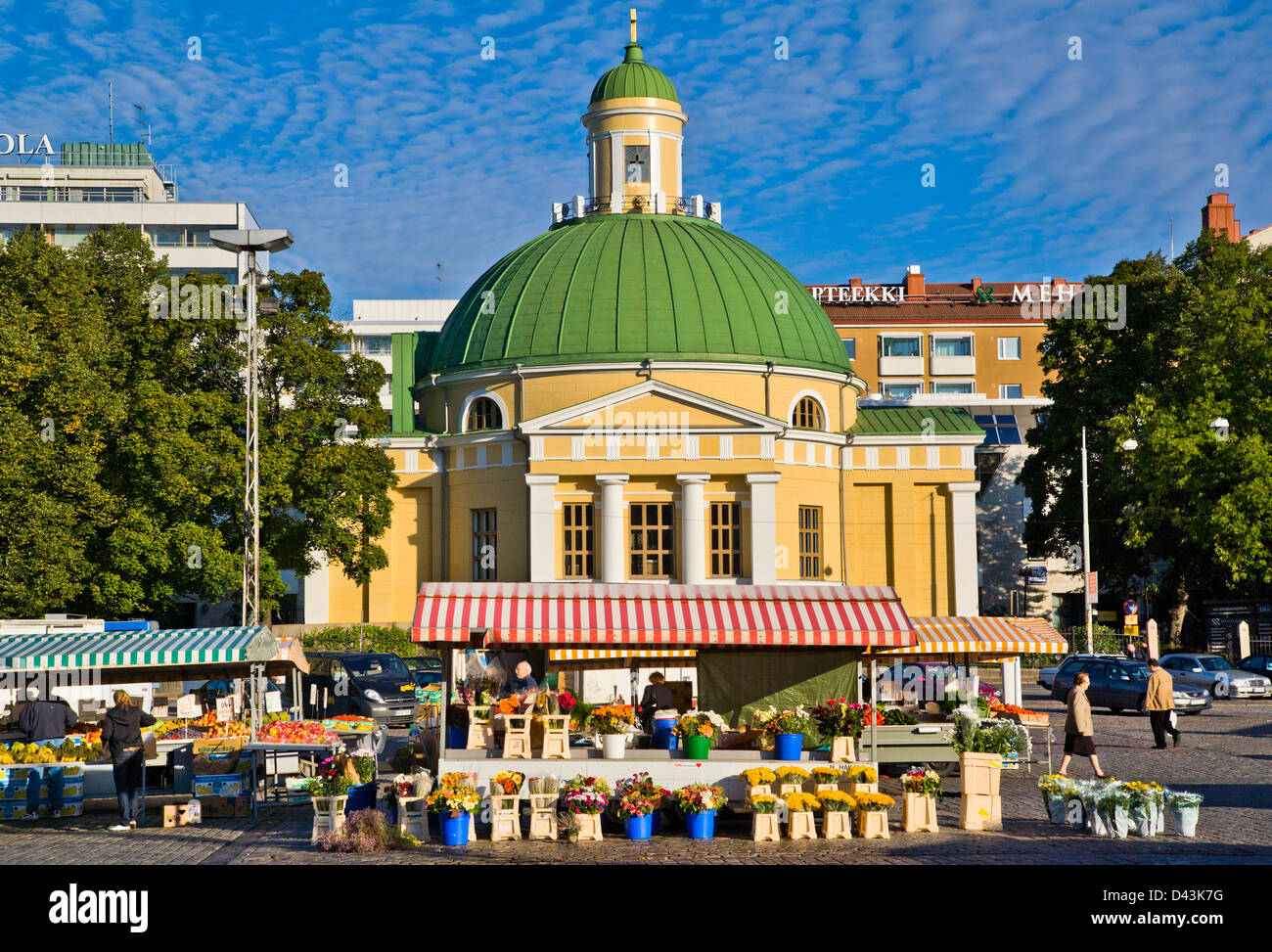 Finland, Turku, Kauppatori, the market square with Ortodoksinen kirkko Stock Photo