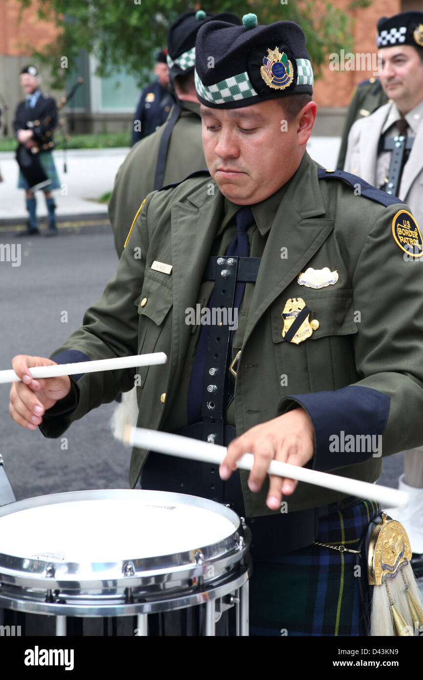 Marching pipeband hi-res stock photography and images - Alamy