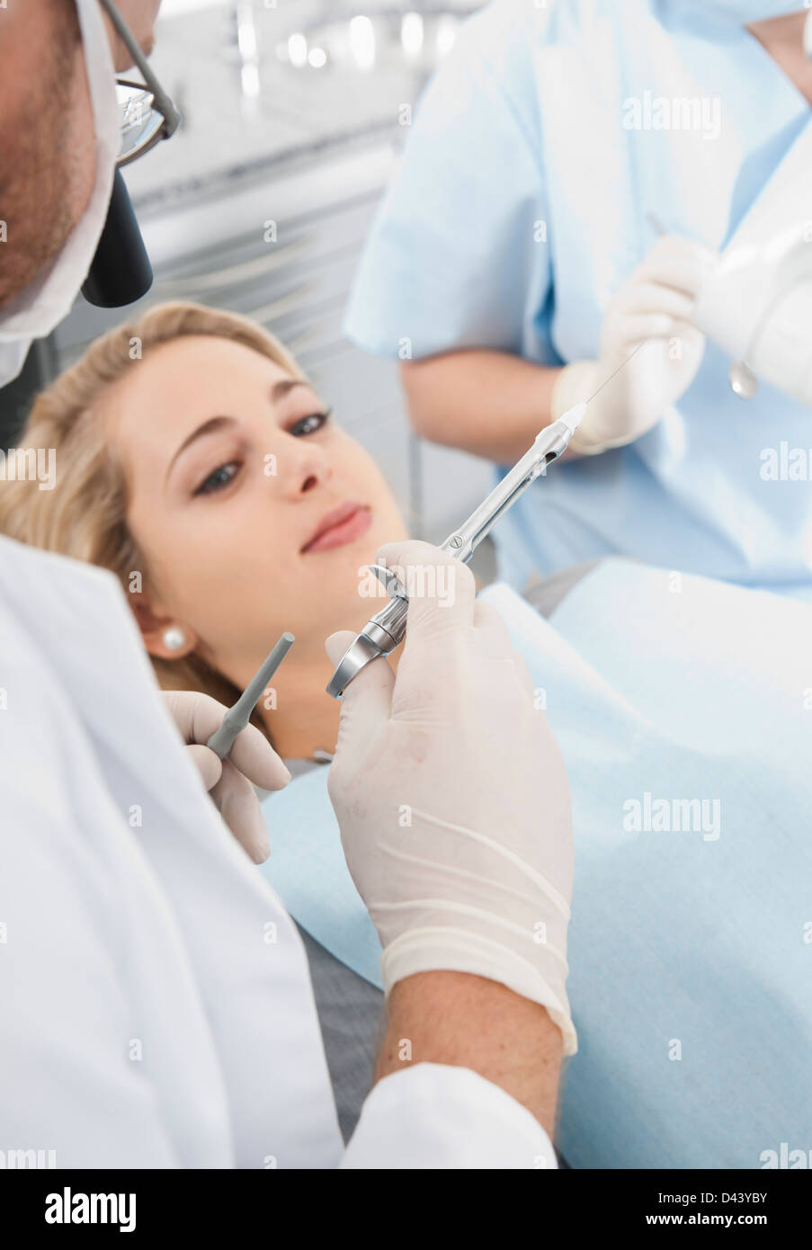 Dentist wearing magnifying glass hi-res stock photography and images ...