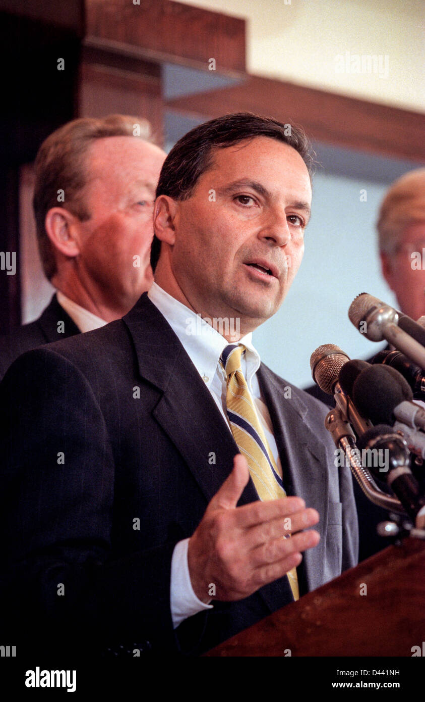 New York Attorney General Dennis Vacco with other state attorneys general discusses a $206 billion settlement with tobacco companies November 16, 1998 in Washington, DC. Stock Photo