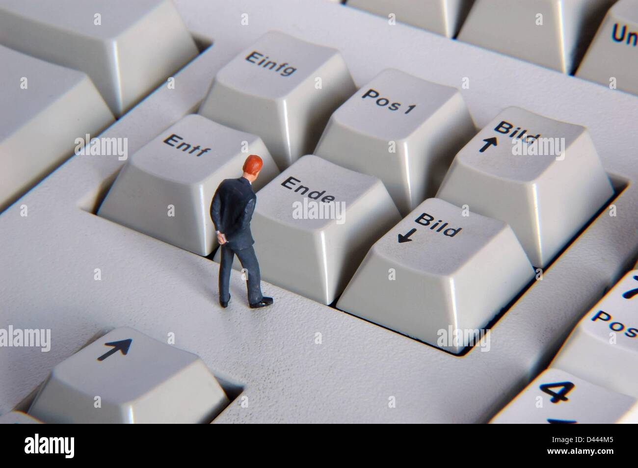 Illustration - A miniature manager figure is pictured in front of the 'Ende' (End) key of a PC keyboard in Berlin, Germany, 29 December 2007. Fotoarchiv für ZeitgeschichteS.Steinach Stock Photo
