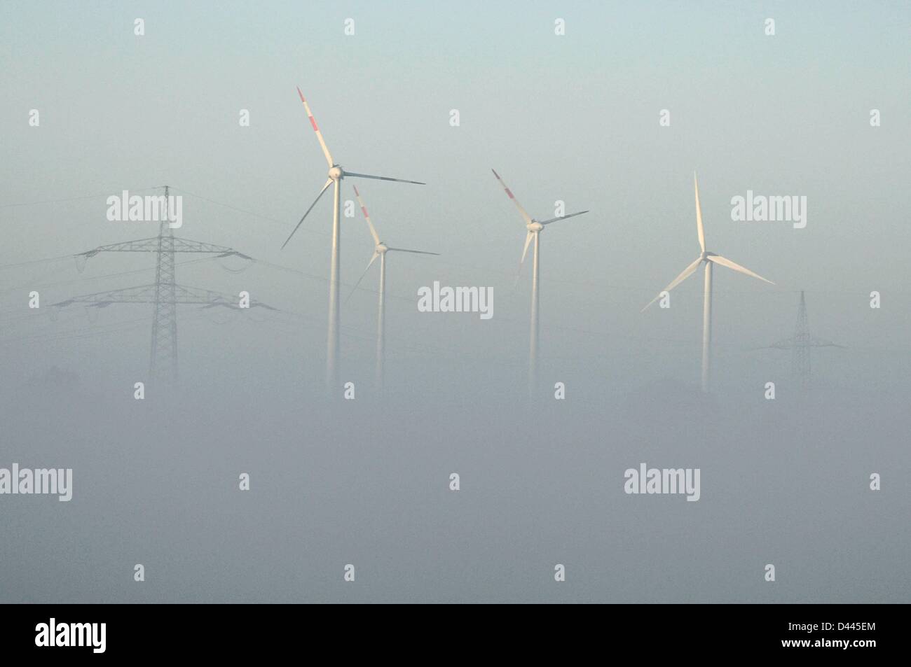 Windmills and power poles almost disappear in the autumn fog in Prignitz, Germany, 1 October 2011. Photo: Berliner Verlag/S.Steinach Stock Photo