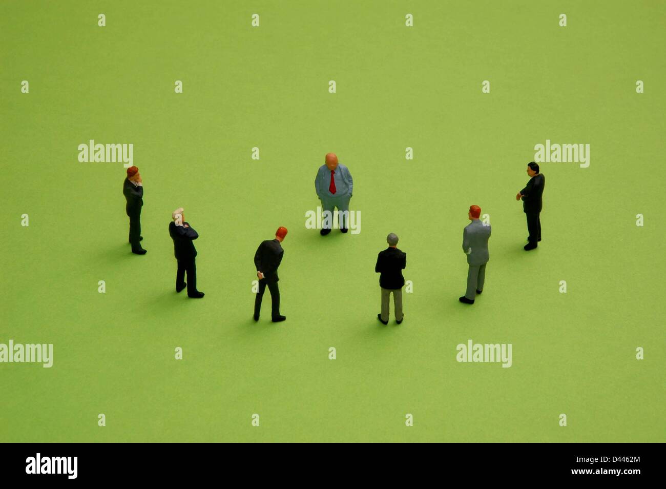 Illustration - Miniature manager figures stand in a semicircle during a meeting in Berlin, Germany, 28 December 2007. Fotoarchiv für ZeitgeschichteS.Steinach Stock Photo