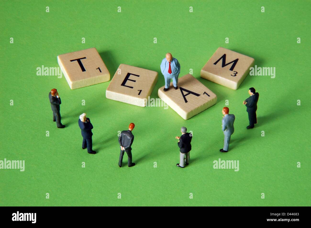 Illustration - A boss figure sits on scrabble pieces forming the word 'TEAM' in front of employee figures in Berlin, Germany, 29 December 2007. Fotoarchiv für ZeitgeschichteS.Steinach Stock Photo