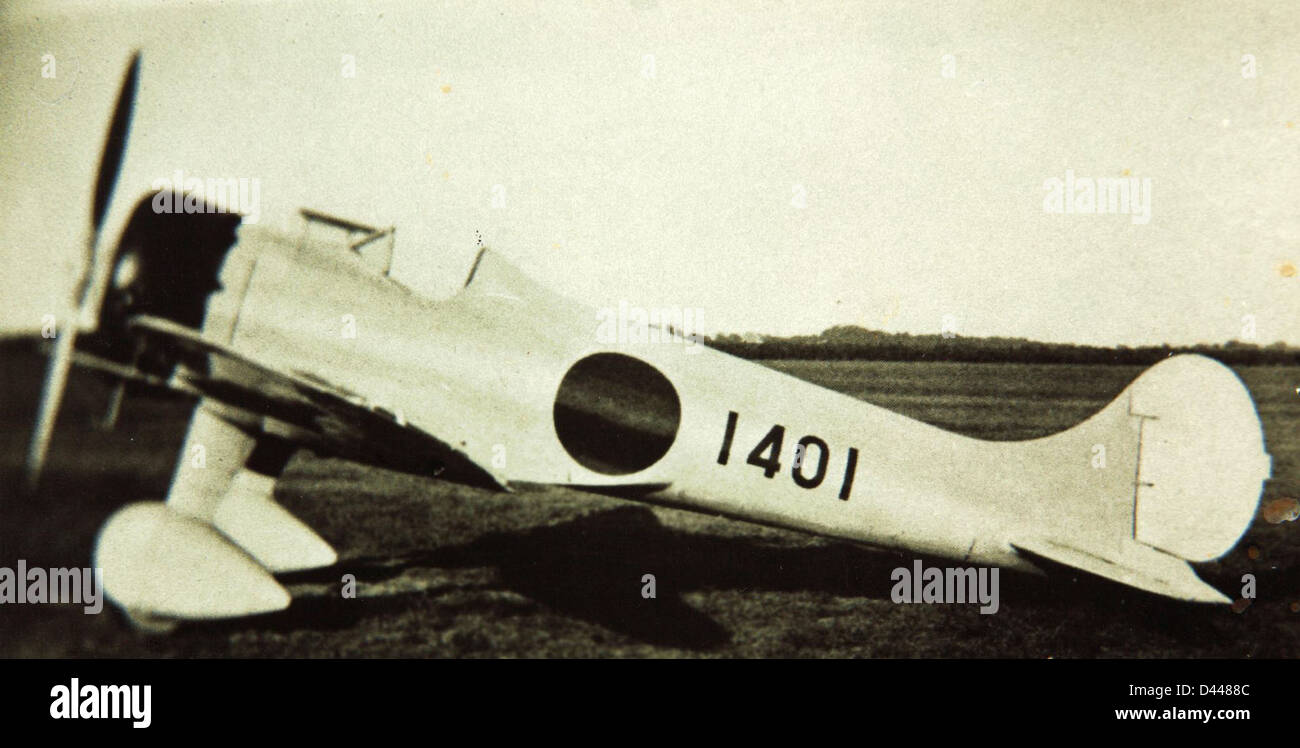Amazon.co.jp: Mitsubishi A5M Claude (Yellow Series) (English