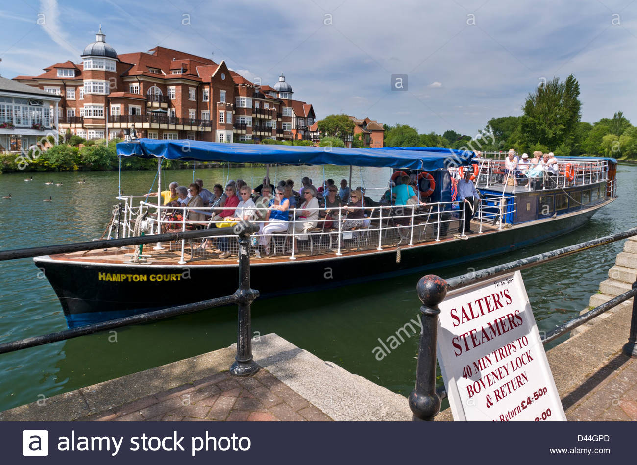 The Village Windsor Stock Photos & The Village Windsor Stock Images Alamy