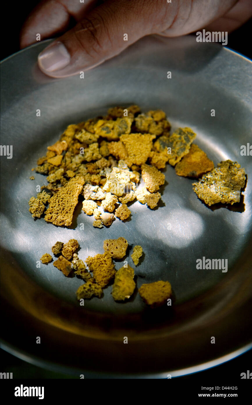 Gold flakes nuggets hires stock photography and images Alamy