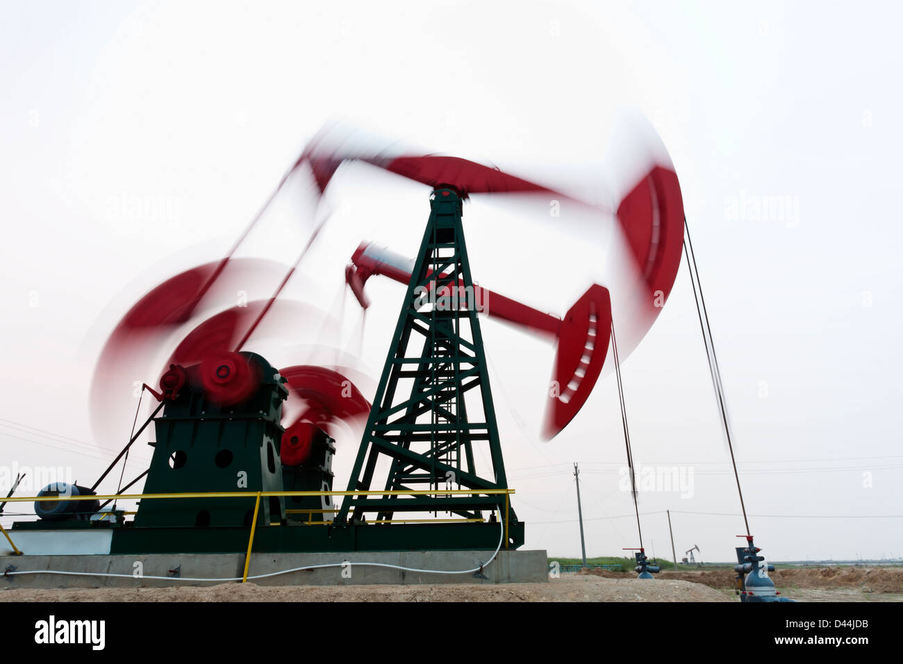 Oil pump jacks hires stock photography and images Alamy