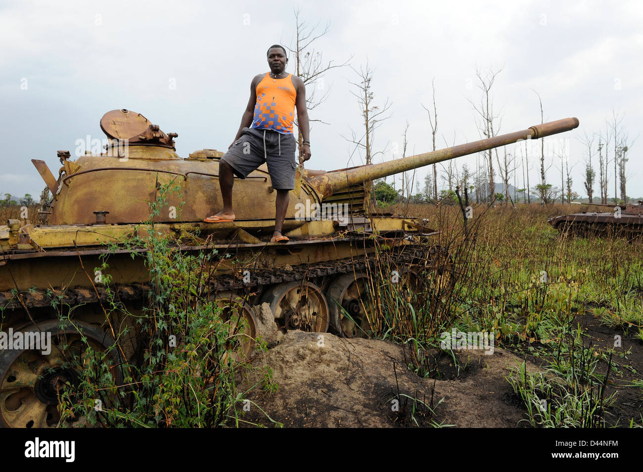 Africa ANGOLA, wreck of old soviet russian battle tank T-54 from civil war between MPLA and UNITA near Quibala, some areas have still land mines Stock Photo